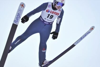 14249505 marius lindvik wygral kwalifikacje w innsbrucku norweg poszybowal na odleglosc 131 5 m w sobotnim konkursie zobaczymy pieciu polakow 0 0s