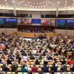 14273127 europarlament przyjal umowe o brexicie deputowani odspiewali w brytanii pozegnalna piesn 0 0s