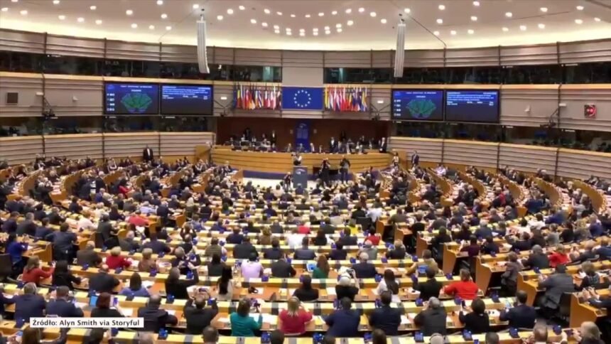 14273127 europarlament przyjal umowe o brexicie deputowani odspiewali w brytanii pozegnalna piesn 0 0s