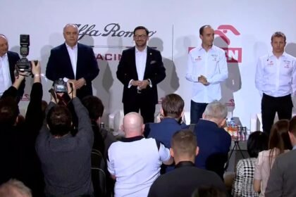 14299479 oficjalna inauguracja alfa romeo racing orlen teamu bolid jest bialo czerwony co bylo dla mnie bardzo wazna rzecza z racji tego ze promuje orlen i nasz kraj 0 0s