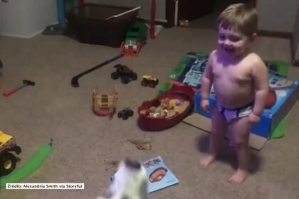 14310051 prawdziwa przyjazn dwulatka i jego psa wspolnie nawet wyja do ksiezyca 0 0s