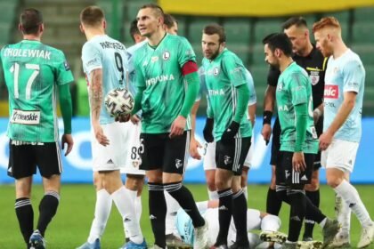 14318046 wladze ekstraklasy ulegly naciskom rozgrywki zawieszone do konca marca 0 0s