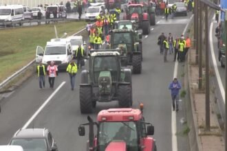 12925127 kierowcy tirow blokuja calais domagaja sie ostatecznej likwidacji dzungli 2s