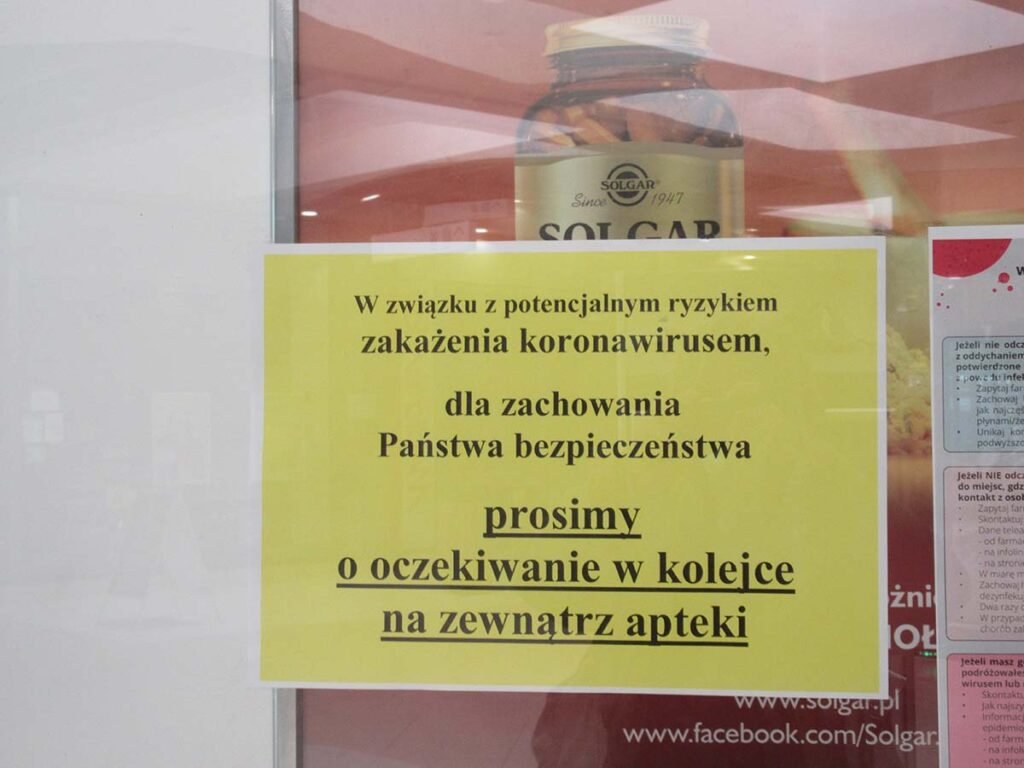 kolejka na zewnatrz — kopia