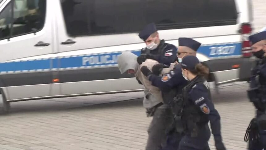 14369401 strajk przedsiebiorcow rozlal sie po warszawie przepychanki zatrzymania policja uzyla gazu 45 35s1