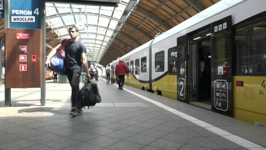 14378887 wszystkie miejsca siedzace moga byc zajete obowiazkowa rezerwacja podroz koleja w czasach pandemii 0 0s