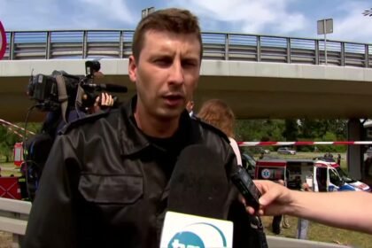 14393032 autobus spadl z wiaduktu w warszawie jedna osoba nie zyje policja prosi swiadkow o kontakt 18 27s