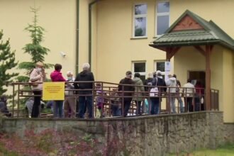 14404255 kolejny rekord zakazen korona wirusem w malopolsce zakopane rozdaje plyn do dezynfekcji 0 0s