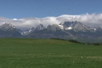 14410585 tatry oblezone nie tylko w polsce tlumy turystow po slowackiej stronie 0 0s