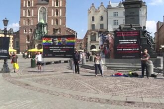 14416132 manifestacja przeciw srodowiskom lgbt w krakowie bronimy polskiej konstytucji 4 23s