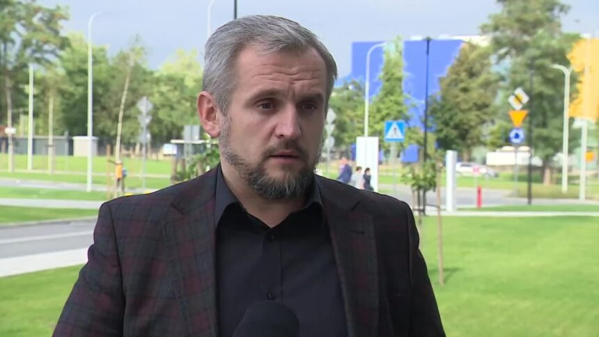 14466931 trudna sytuacja w szpitalu uniwersyteckim w krakowie brak miejsc na oddziale intensywnej terapii w dla chorych na covid 19 0 0s