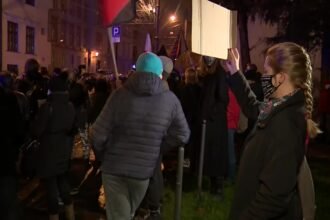 14506192 protest przed krakowska kuria przeciwko ukrywaniu pedofilii w kosciele 0 0s