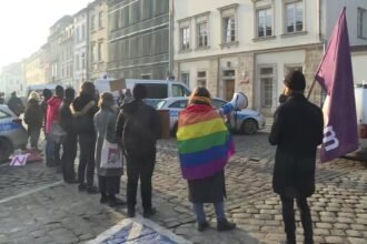 14532082 ciagnelo mnie czterech funkcjonariuszy zgnieciono mi glowe protest przeciwko brutalnym interwencjom policji 0 0s