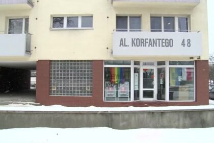 14571142 nawiazuje do najgorszej historii w polsce i na swiecie homofobiczny napis na witrynie biura poslanki ko w katowicach 1 75s