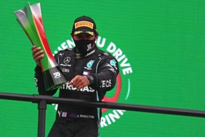 14641801 lewis hamilton triumfatorem grand prix hiszpanii o zwyciestwie brytyjczyka zadecydowaly nie tylko umiejetnosci ale i doskonala strategia jego teamu 0 0s