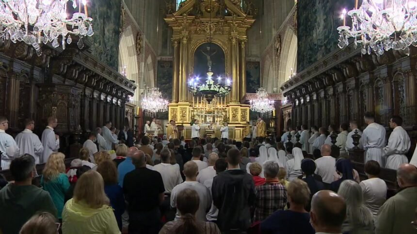 14713507 msza przed wymarszem 41 pieszej pielgrzymki krakowskiej na jasna gore 2 58s
