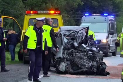 14729779 dwie osoby zginely w zderzeniu auta z autobusem pod nowym saczem 0 0s