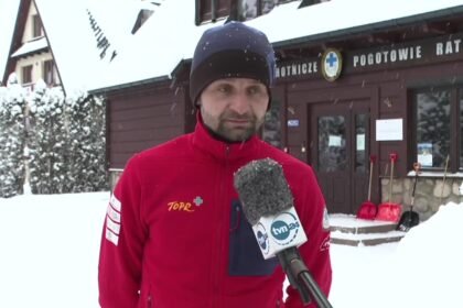 14825347 prawie dobe trwala akcja ratunkowa w tatrach srodki grzewcze dostarczano turystom za pomoca dronow 41 77s