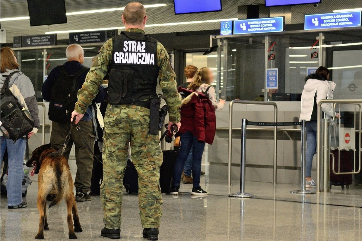 Kraków Airport. Mieli w bagażu 202 kg marihuany