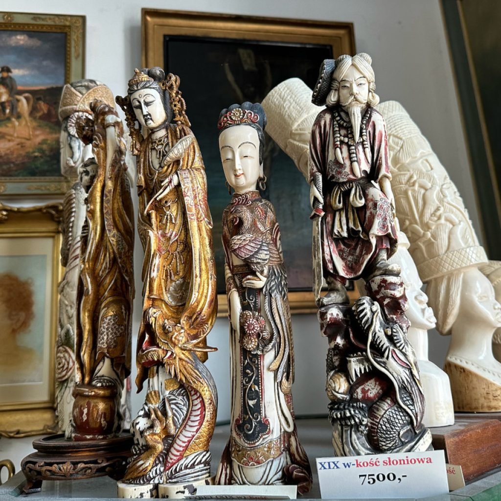 "Zakazane" eksponaty w galeriach sztuki w Krakowie i Tarnowie 5 kosc sloniowa 4