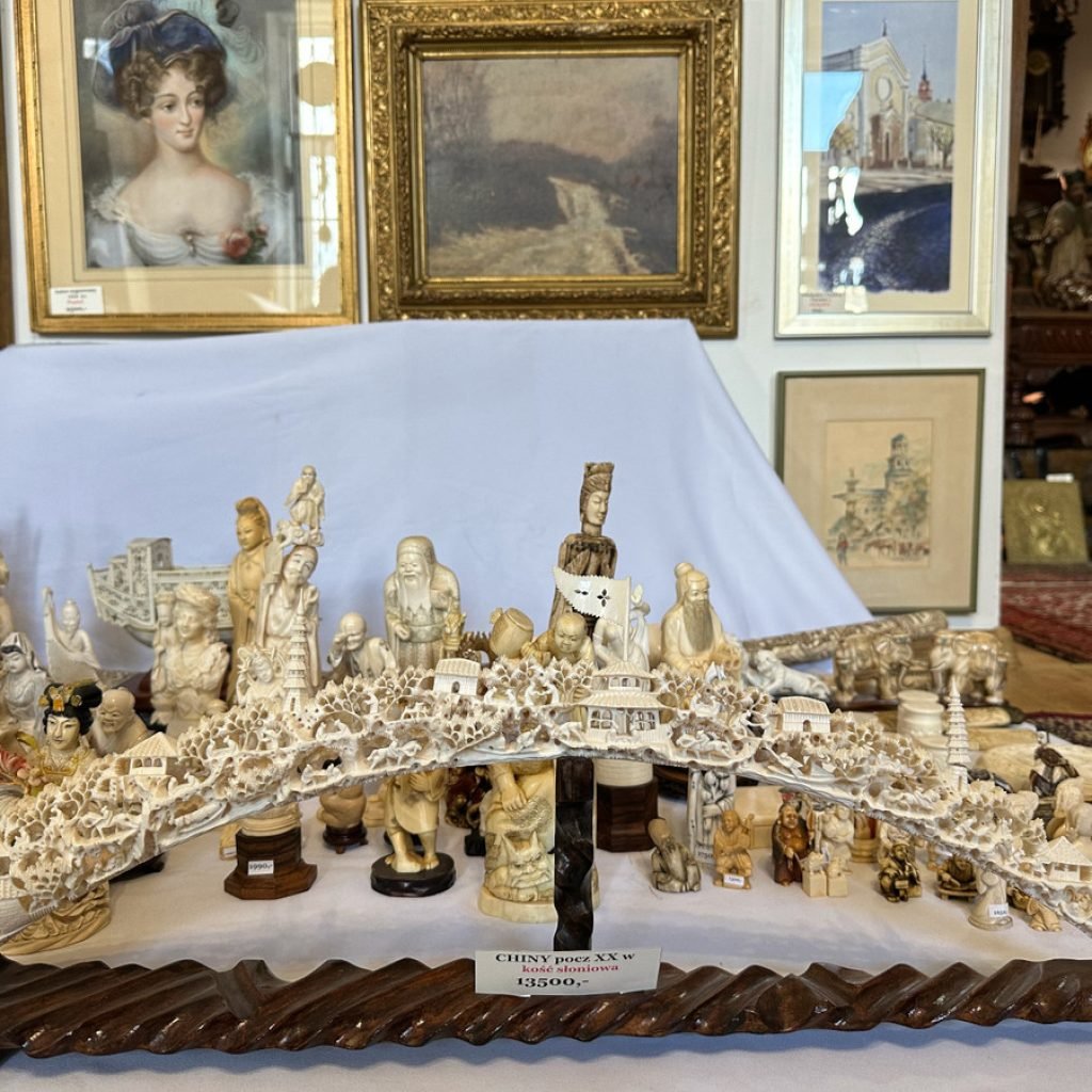 "Zakazane" eksponaty w galeriach sztuki w Krakowie i Tarnowie 6 kosc sloniowa 5