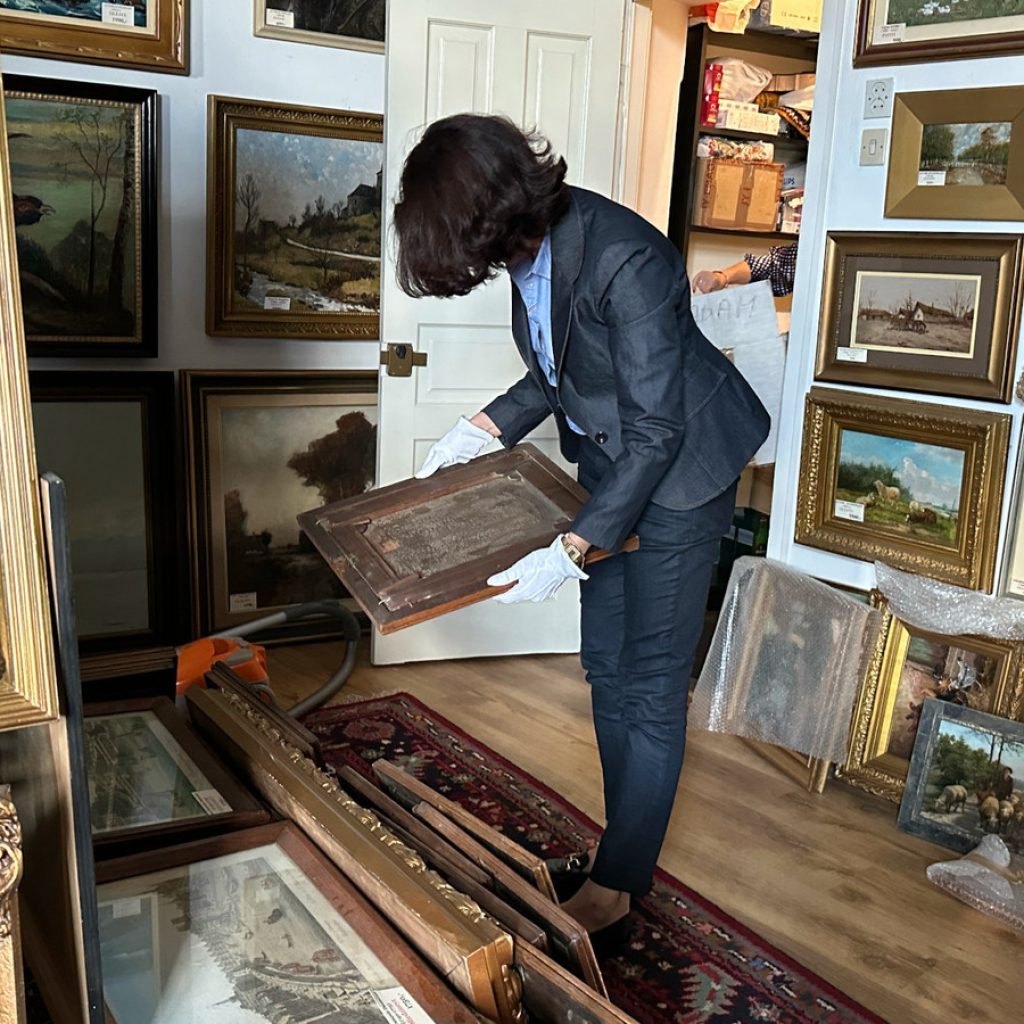 "Zakazane" eksponaty w galeriach sztuki w Krakowie i Tarnowie 7 kosc sloniowa 6