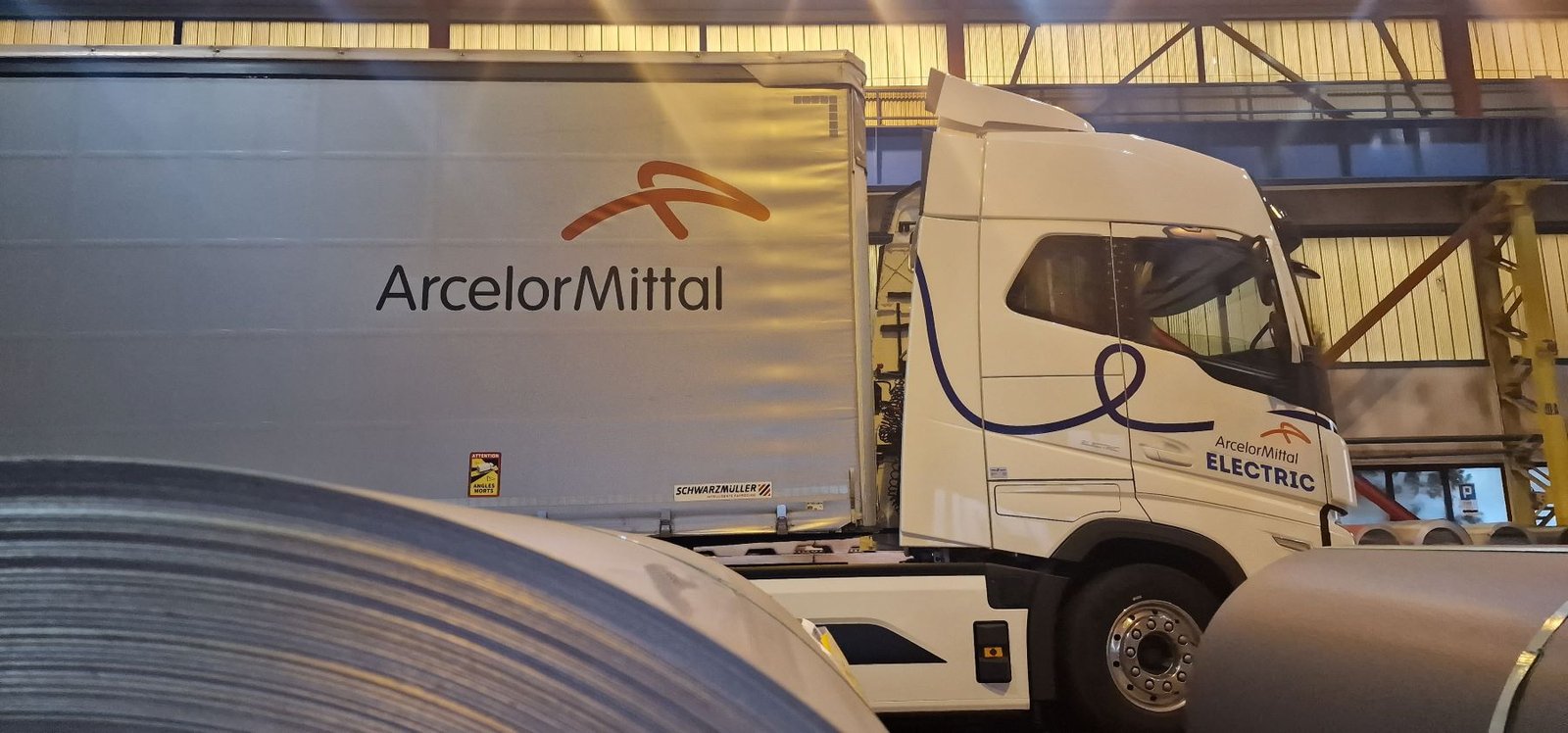 ArcelorMittal Poland testuje elektryczną ciężarówkę