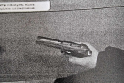 pistolet policja 15