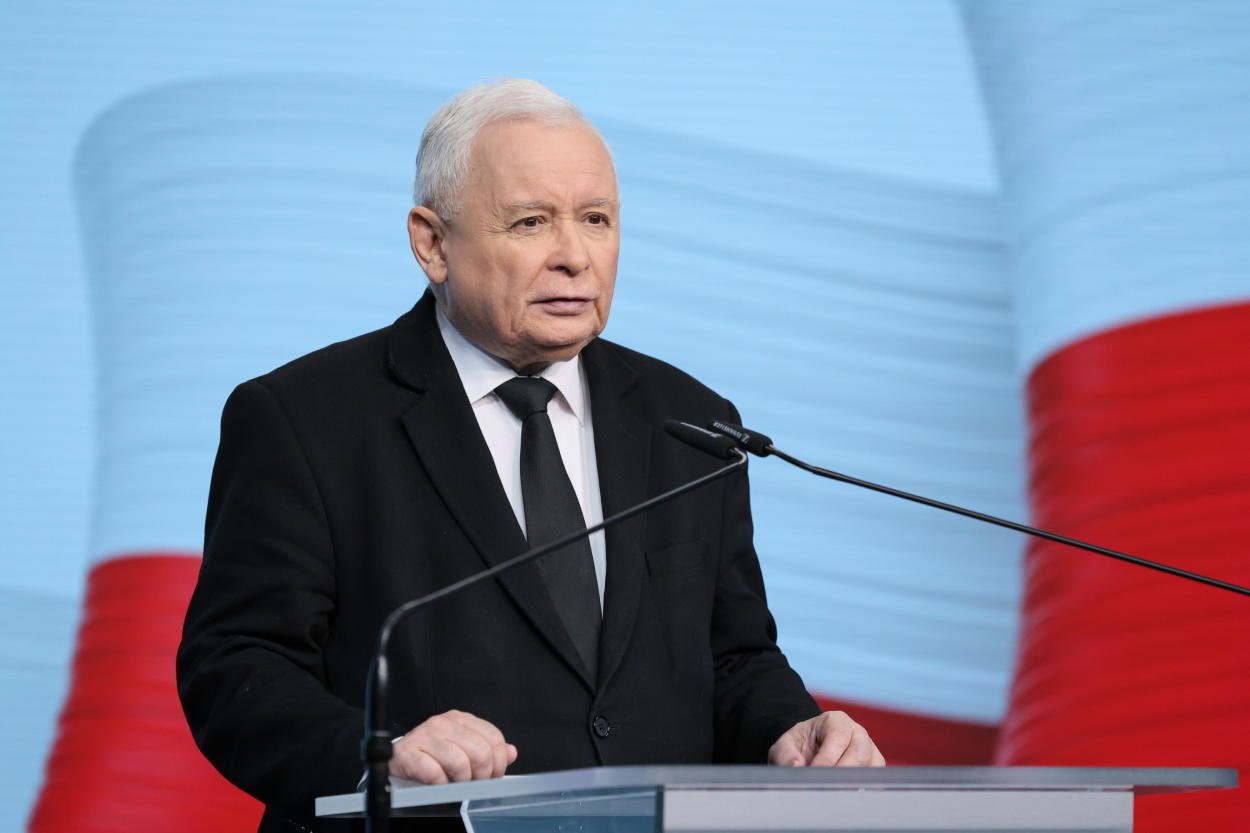Rozłam w PiS. Jarosław Kaczyński: trzydziestu kilku posłów zrezygnowało z członkostwa