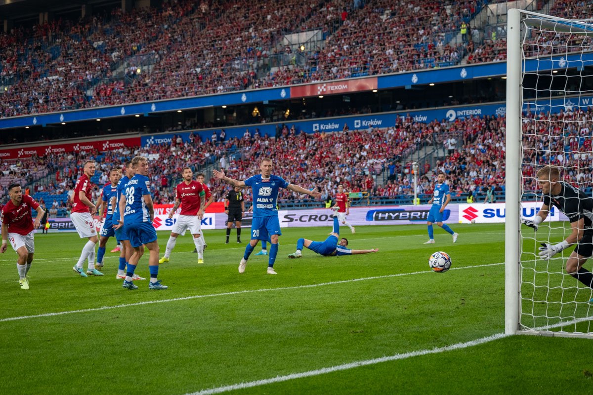 Wisła Kraków wygrywa z Ruchem Chorzów 4 WISLA. KRAKOW RUCH CHORZOW 12 SIERPNIA319 2 1