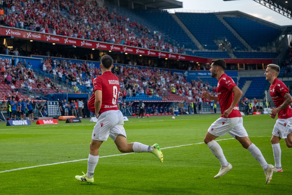 Wisła Kraków wygrywa z Ruchem Chorzów 3 WISLA. KRAKOW RUCH CHORZOW 12 SIERPNIA367 1