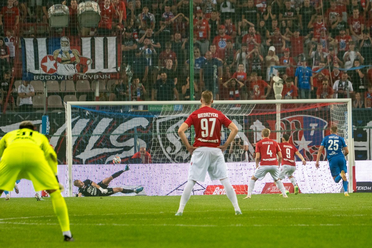 Wisła Kraków wygrywa z Ruchem Chorzów 14 WISLA. KRAKOW RUCH CHORZOW 12 SIERPNIA534