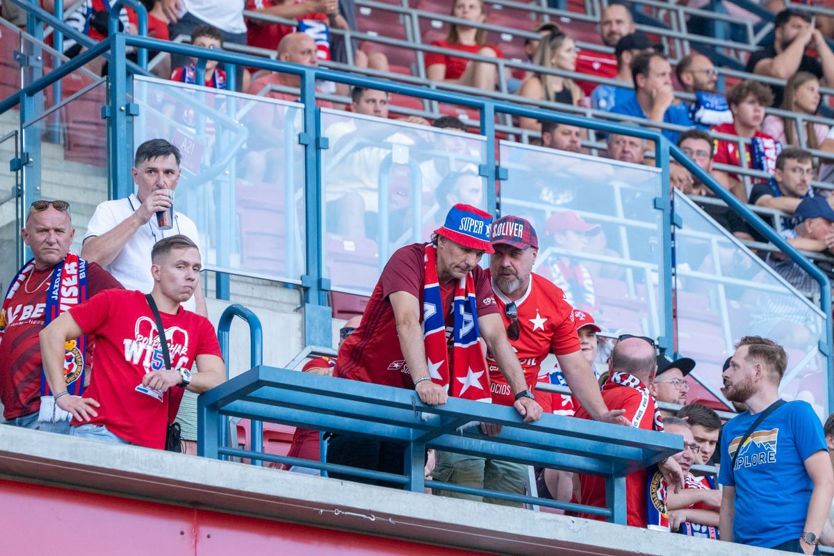 Wisła Kraków wygrywa z Ruchem Chorzów 11 WISLA. KRAKOW RUCH CHORZOW 12 SIERPNIA804