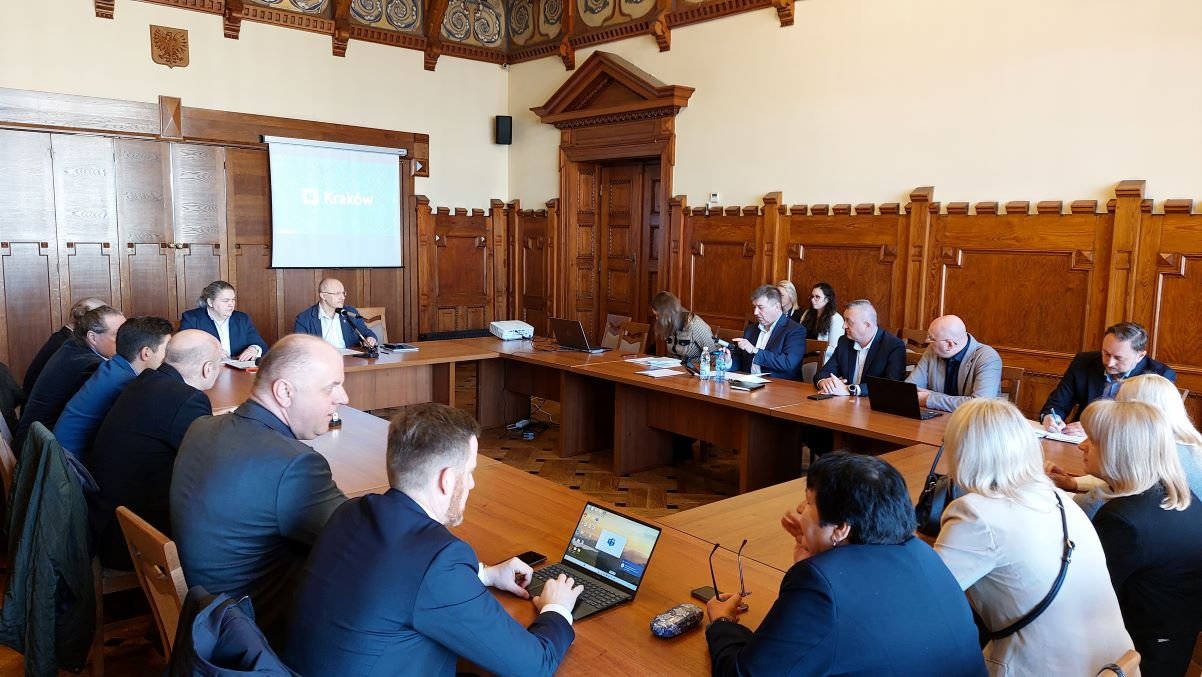 Sekcja pływacka dzieci przez cały czas będzie trenować na basenach zarządzanych przez Siemachę