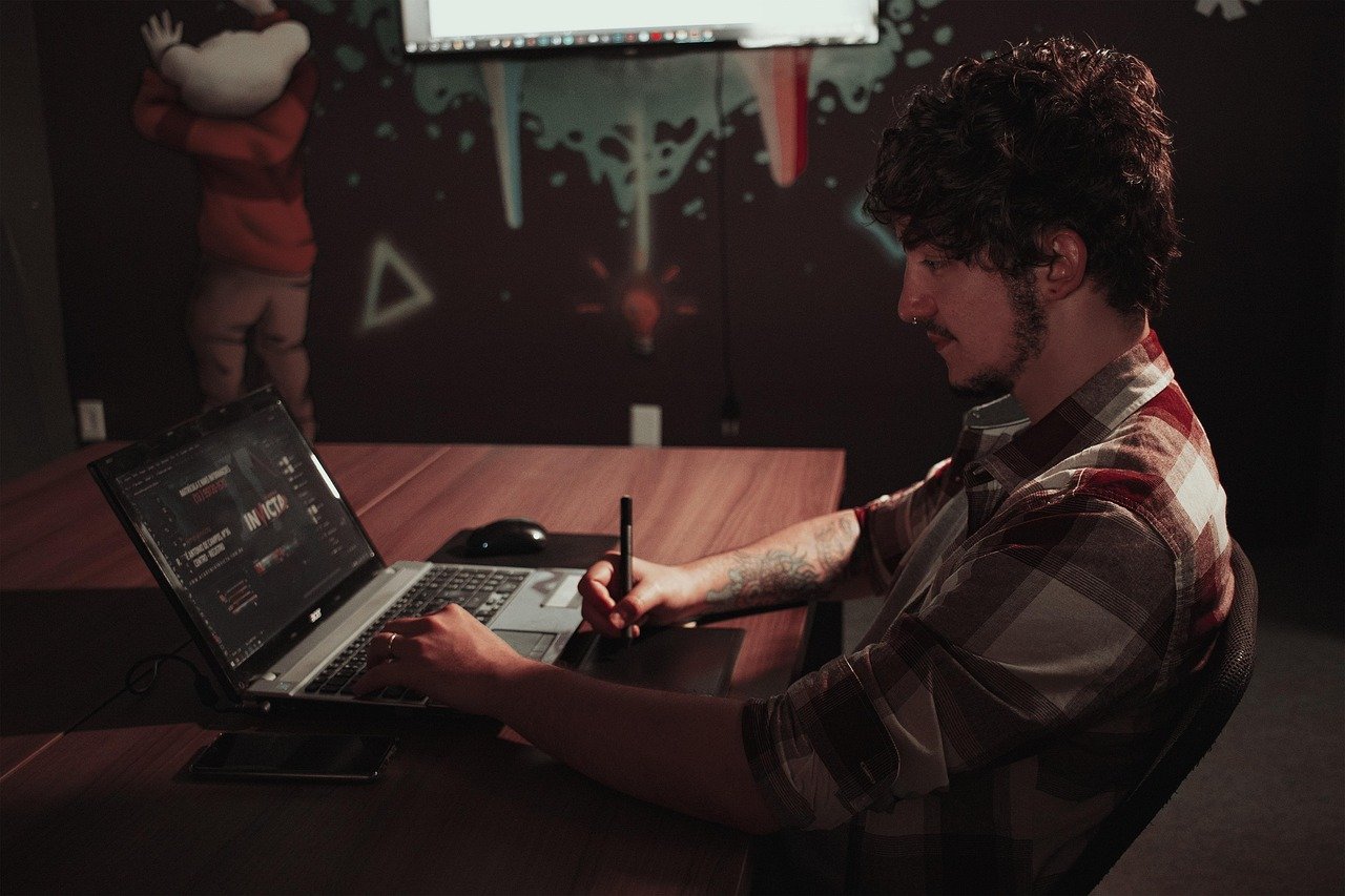 Fight Club: skłaniające do przemyśleń spojrzenie na poszukiwanie tożsamości