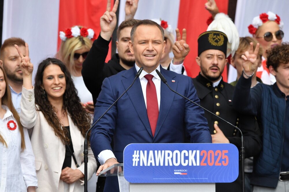 Marsze Trzaskowskiego i Nawrockiego - policja: zgromadzenia przebiegły bezpiecznie 3