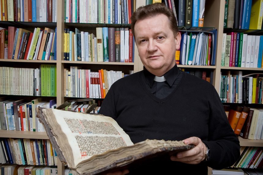 ks. prof. janusz krolikowski fot. Artur Gawle0002