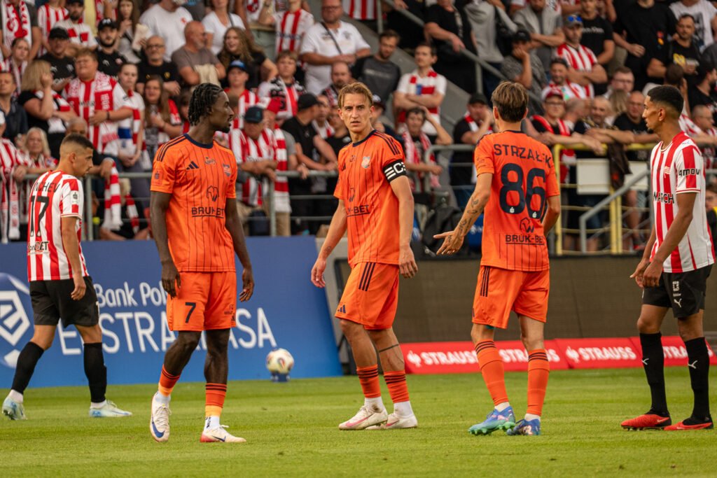 Ekstraklasa piłkarska. Cracovia wygrała z Bruk-Betem 2:0 6 Cracovia Termalika33819