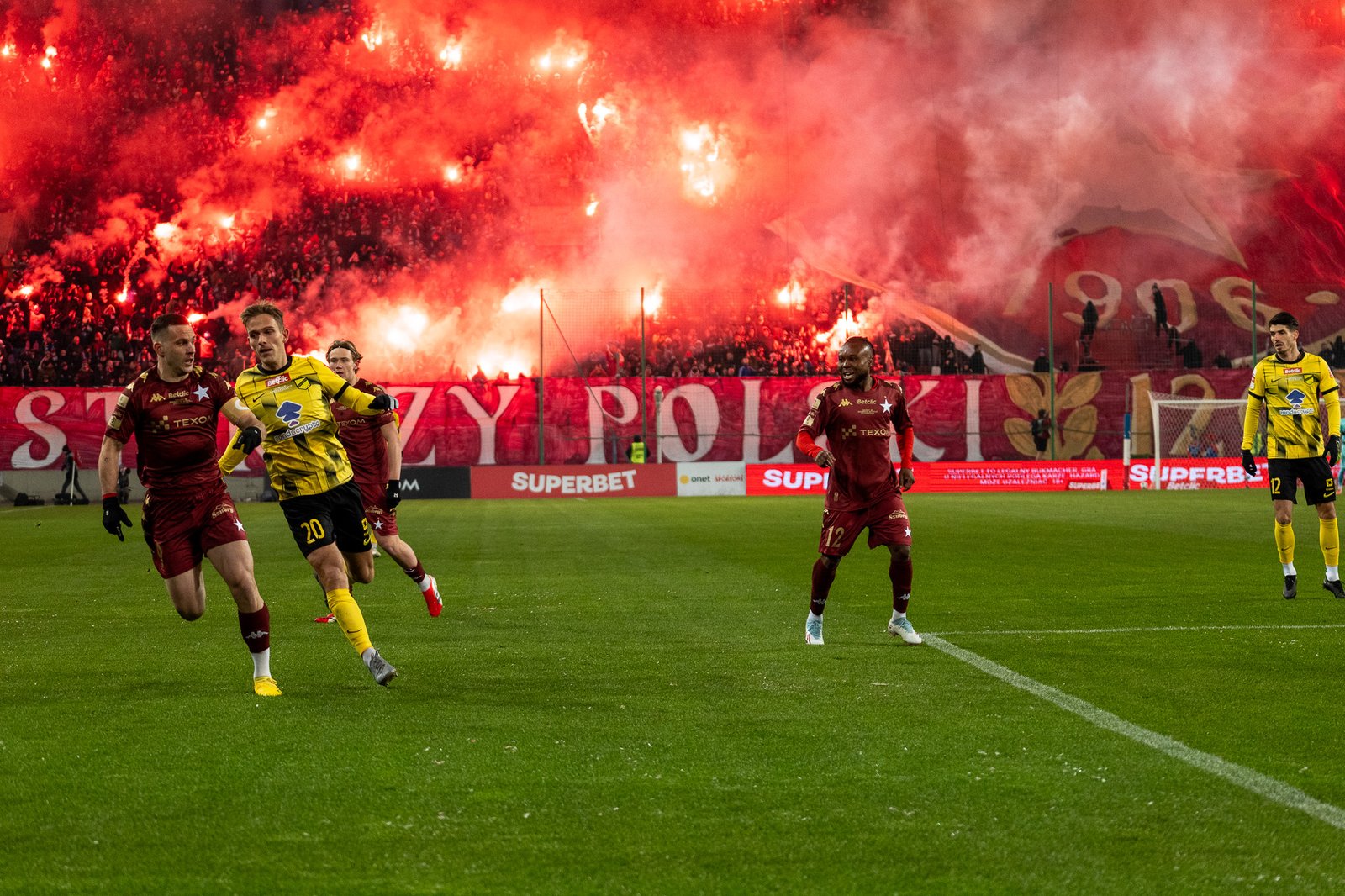 1. liga piłkarska: Wisła gra w świąteczny poniedziałek o nietypowej godzinie