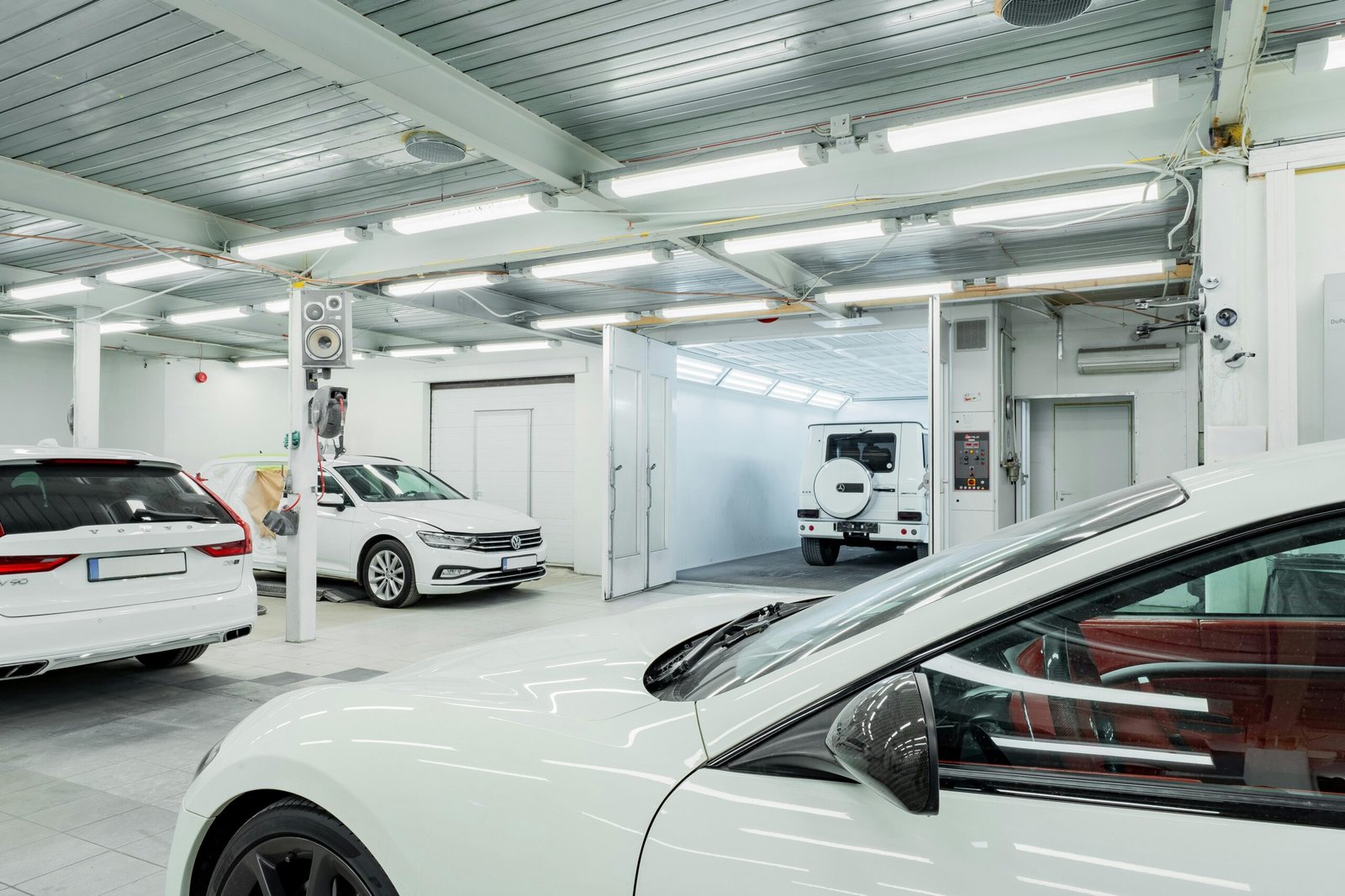 Dlaczego najdroższe miejsce pod terminalem w Balicach wcale nie gwarantuje najszybszej odprawy?