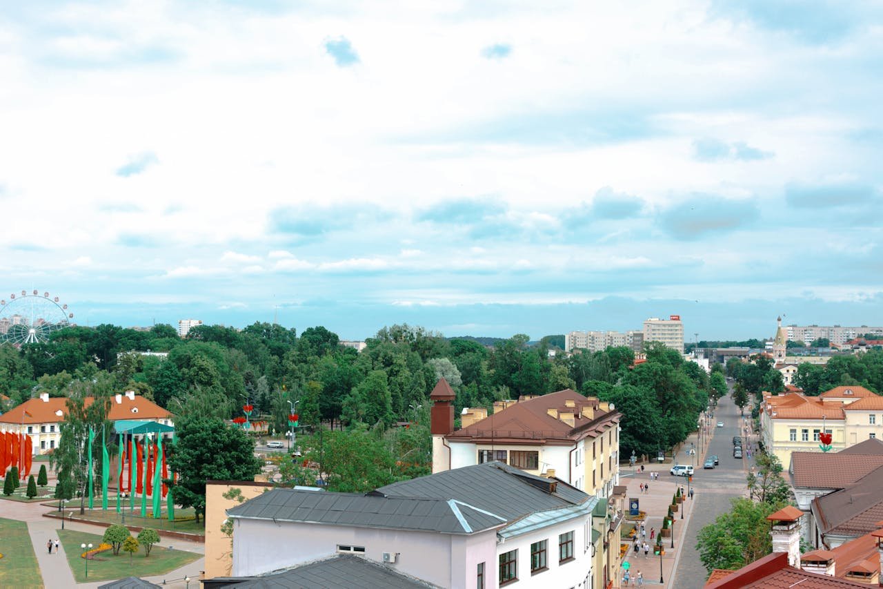 Dom w centrum Krakowa czy na obrzeżach – co naprawdę się opłaca?