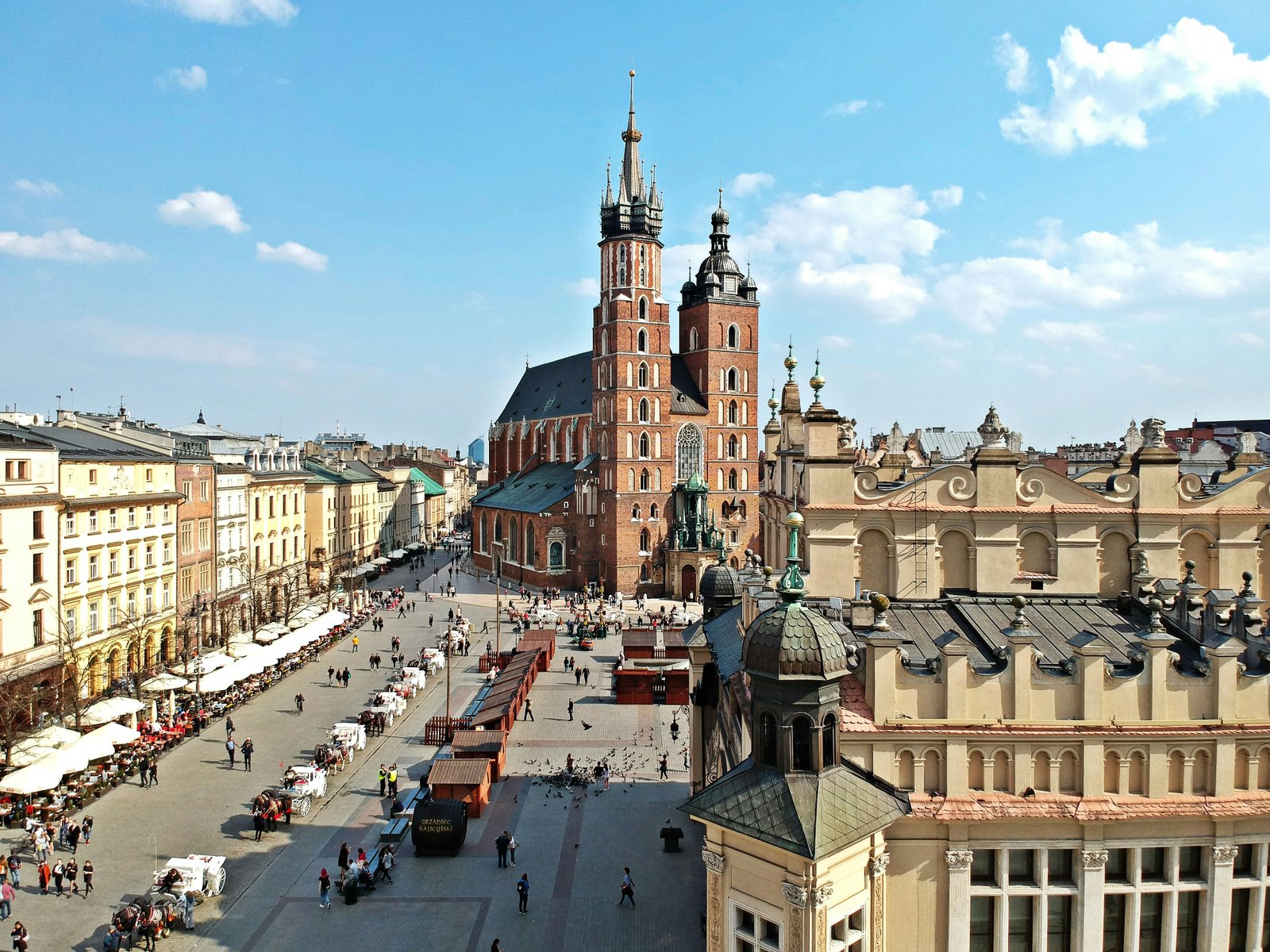 Planujesz letnie aktywności w pobliżu centrum Krakowa? Pomyśl o miejscu parkingowym!