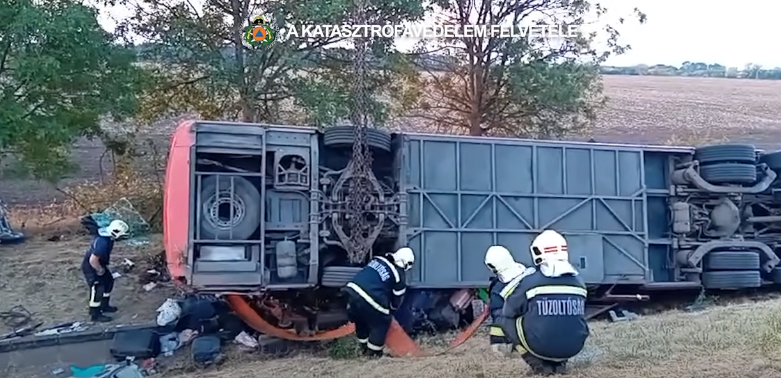 Tragiczny wypadek na Węgrzech. W polskim autokarze znajdowało się 57 pasażerów i dwóch kierowców