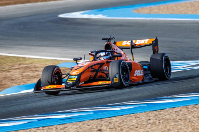 Formuła F3: Tarnowianin Maciej Gładysz po testach w Jerez. 140 okrążeń i 0,4 s straty do lidera