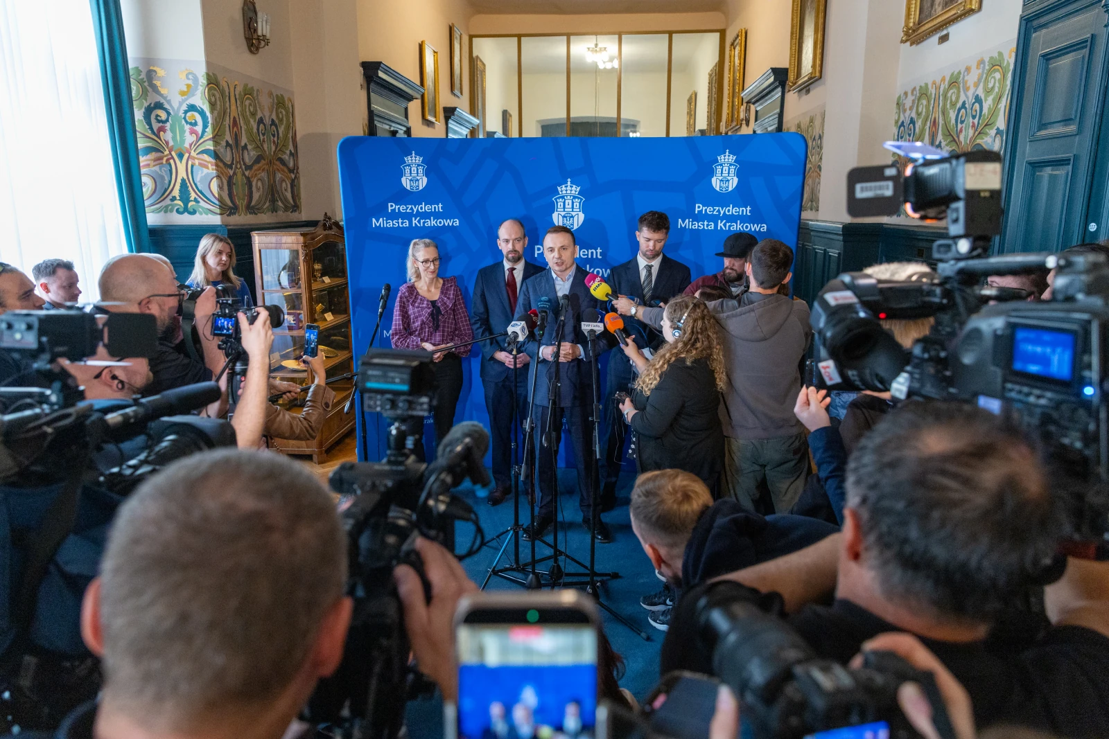 Kraków: prezydent Łukasz Gibała przedstawił zastępców. Strefą Czystego Transportu zajmie się inicjator referendum