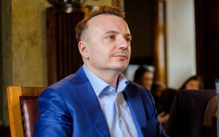 Kraków: Łukasz Gibała prezydentem miasta. Pierwsze decyzje? Park w Dolinie Prądnika i bilet za 20 minut