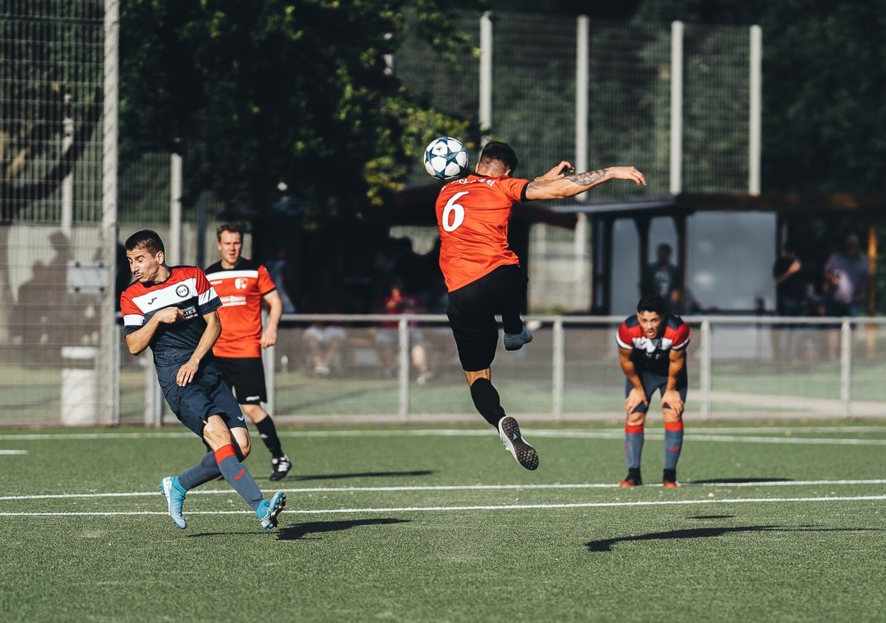 Kiedy strzelony gol w meczu piłki nożnej może zostać anulowany?