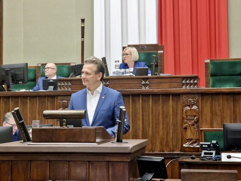 Tarnów: poseł jechał na rowerze bez świateł. Policjanci poczuli alkohol, ale nie został zbadany. Zasłonił się immunitetem